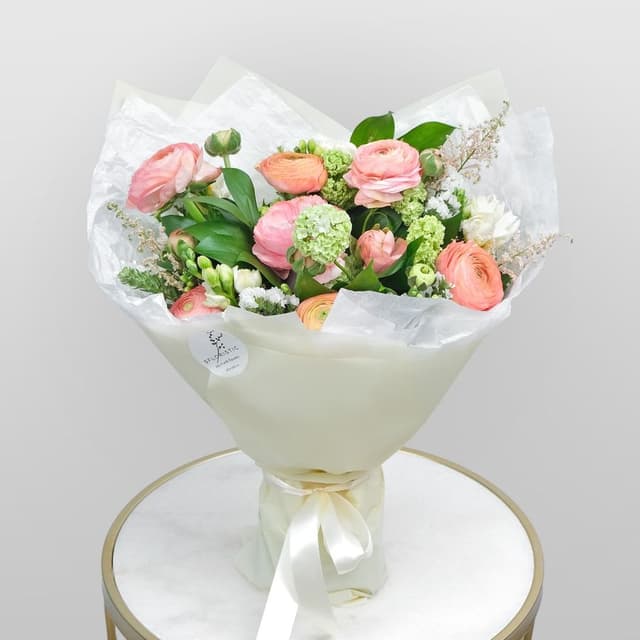 Букет из Ранункулюсов и Фрезии «Романтическое очарование» Букет из Ранункулюсов и Фрезии «Романтическое очарование»