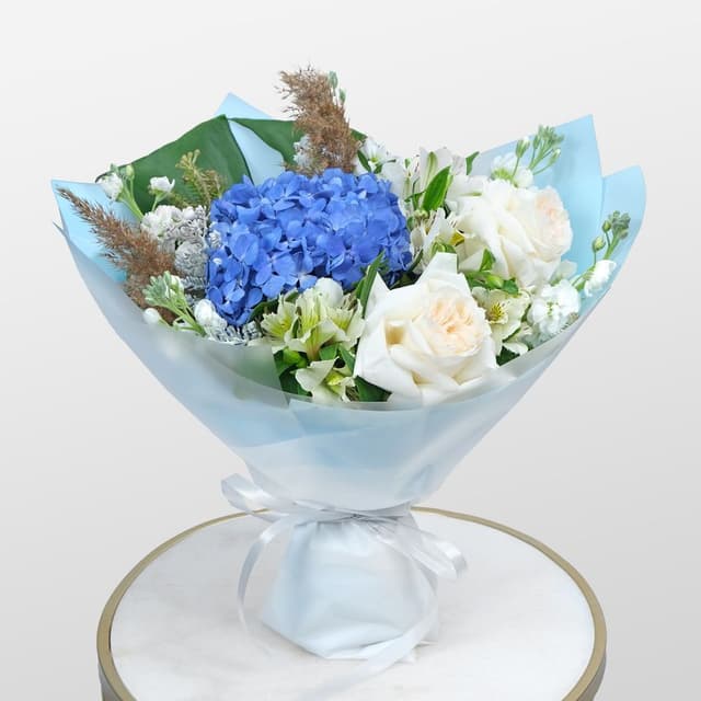 Букет из Роз, Гортензии и Альстромерии «Ирида» Букет из Роз, Гортензии и Альстромерии «Ирида»