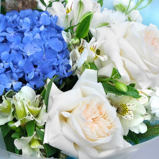 Букет из Роз, Гортензии и Альстромерии «Ирида» Букет из Роз, Гортензии и Альстромерии «Ирида»