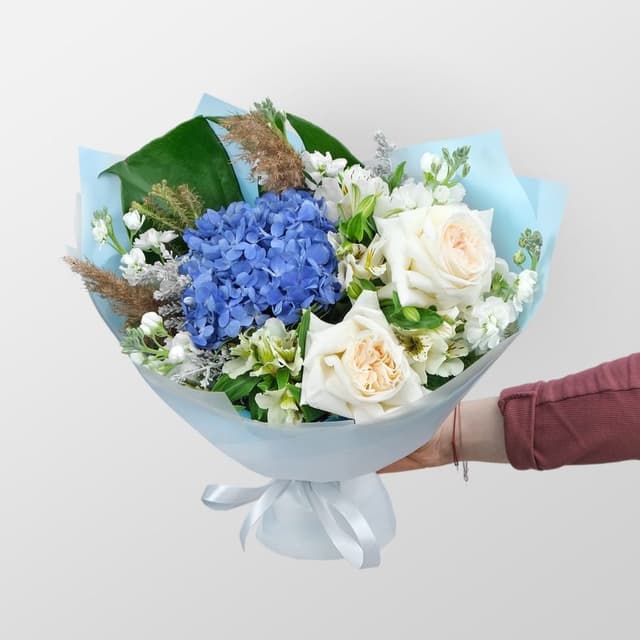 Букет из Роз, Гортензии и Альстромерии «Ирида» Букет из Роз, Гортензии и Альстромерии «Ирида»