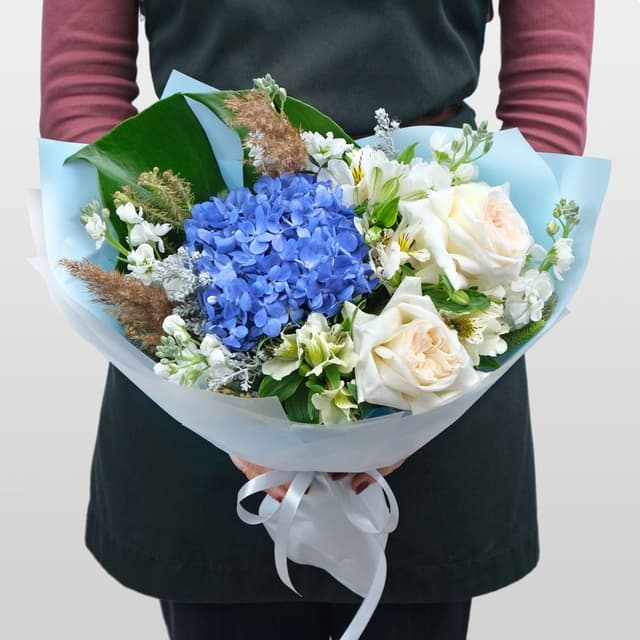 Букет из Роз, Гортензии и Альстромерии «Ирида» Букет из Роз, Гортензии и Альстромерии «Ирида»