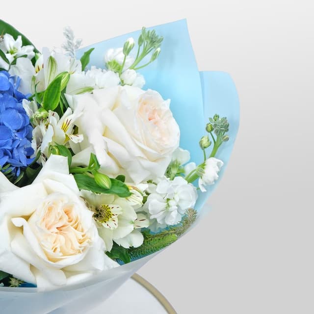 Букет из Роз, Гортензии и Альстромерии «Ирида» Букет из Роз, Гортензии и Альстромерии «Ирида»