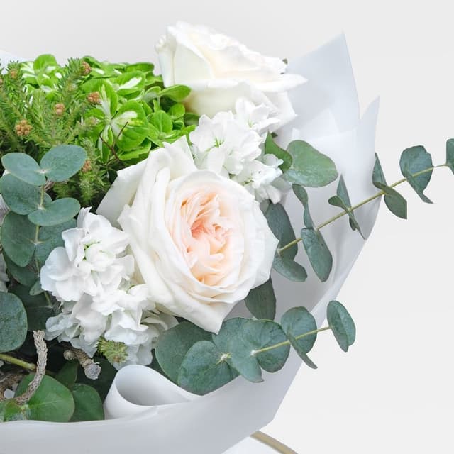 Букет из Роз, Гортензии и Маттиолы «Мотылёк» Букет из Роз, Гортензии и Маттиолы «Мотылёк»