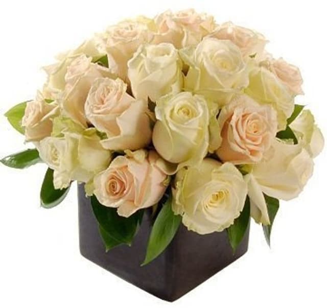 Композиция из Роз «Украшение стола» Композиция из Роз «Украшение стола»