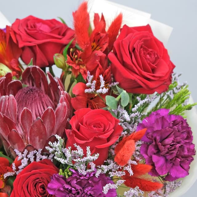 Букет из Роз, Гвоздик и Альстромерии «Эмма» Букет из Роз, Гвоздик и Альстромерии «Эмма»