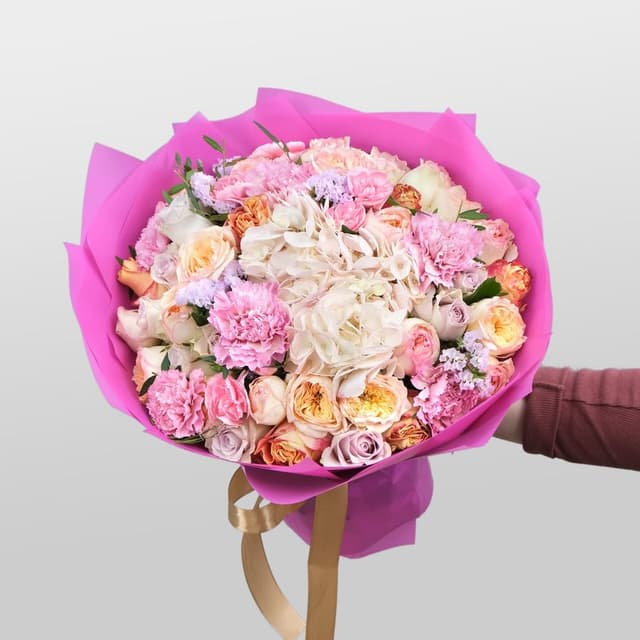 Букет из Роз, Гортензии и Гвоздики «Феерия чувств» Букет из Роз, Гортензии и Гвоздики «Феерия чувств»