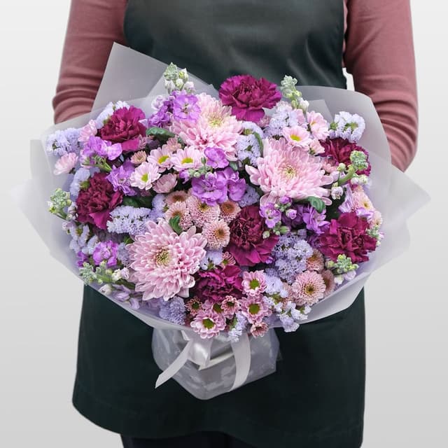 Букет из Гвоздик и Хризантем «Любовный всплеск» Букет из Гвоздик и Хризантем «Любовный всплеск»