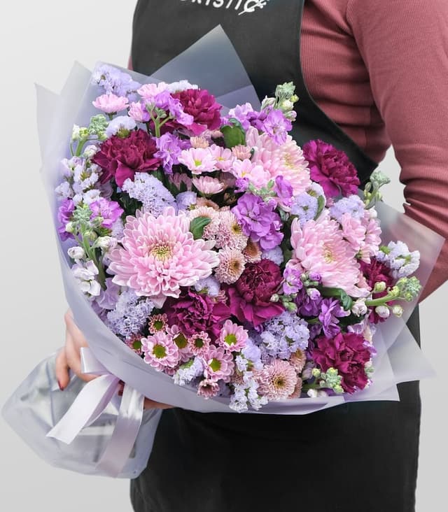 Букет из Гвоздик и Хризантем «Любовный всплеск» Букет из Гвоздик и Хризантем «Любовный всплеск»