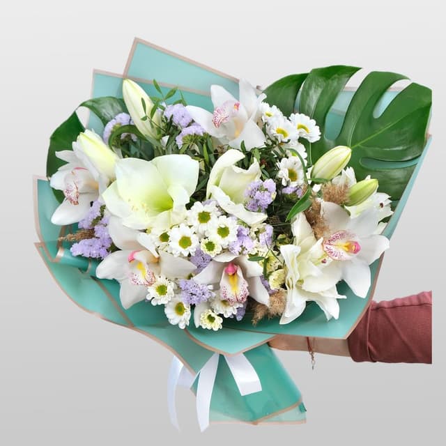 Букет из Тюльпанов и Орхидей «Чудный сад» Букет из Тюльпанов и Орхидей «Чудный сад»