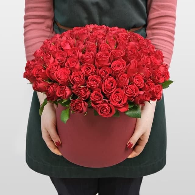 Композиция из красных Роз 101 шт «Эмилия» в шляпной коробке Композиция из красных Роз 101 шт «Эмилия» в шляпной коробке