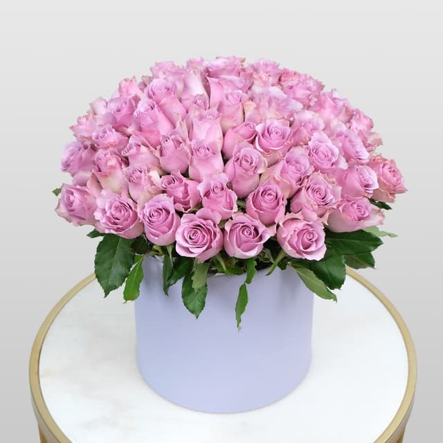 Композиция из сиреневых Роз 51 шт в шляпной коробке «Шарлотта» Композиция из сиреневых Роз 51 шт в шляпной коробке «Шарлотта»