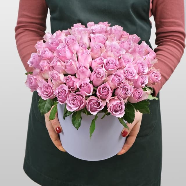 Композиция из сиреневых Роз 51 шт в шляпной коробке «Шарлотта» Композиция из сиреневых Роз 51 шт в шляпной коробке «Шарлотта»