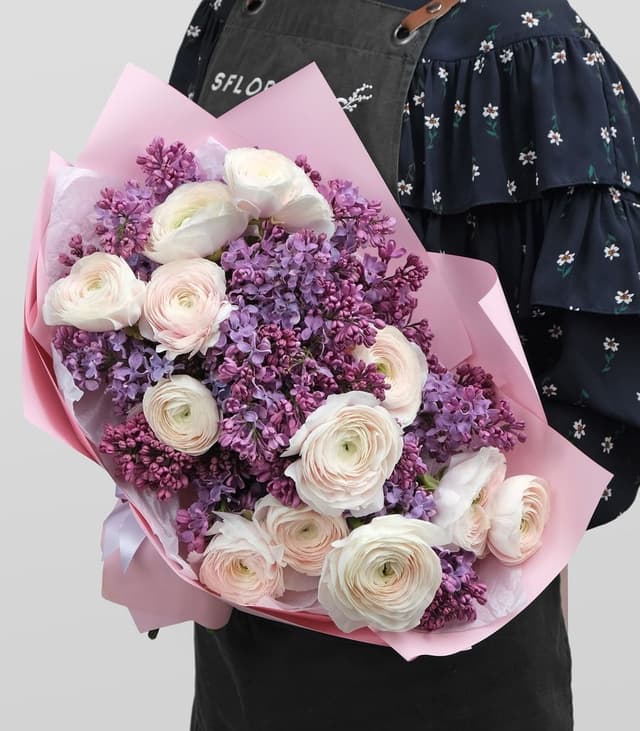 Букет из Сирени и Ранункулюсов «Лютик» Букет из Сирени и Ранункулюсов «Лютик»