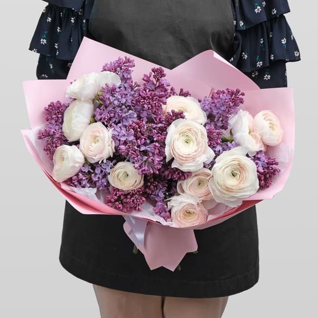 Букет из Сирени и Ранункулюсов «Лютик» Букет из Сирени и Ранункулюсов «Лютик»