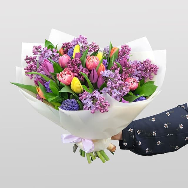 Букет из Сирени, Тюльпанов и Гиацинтов «Яркое лето» Букет из Сирени, Тюльпанов и Гиацинтов «Яркое лето»