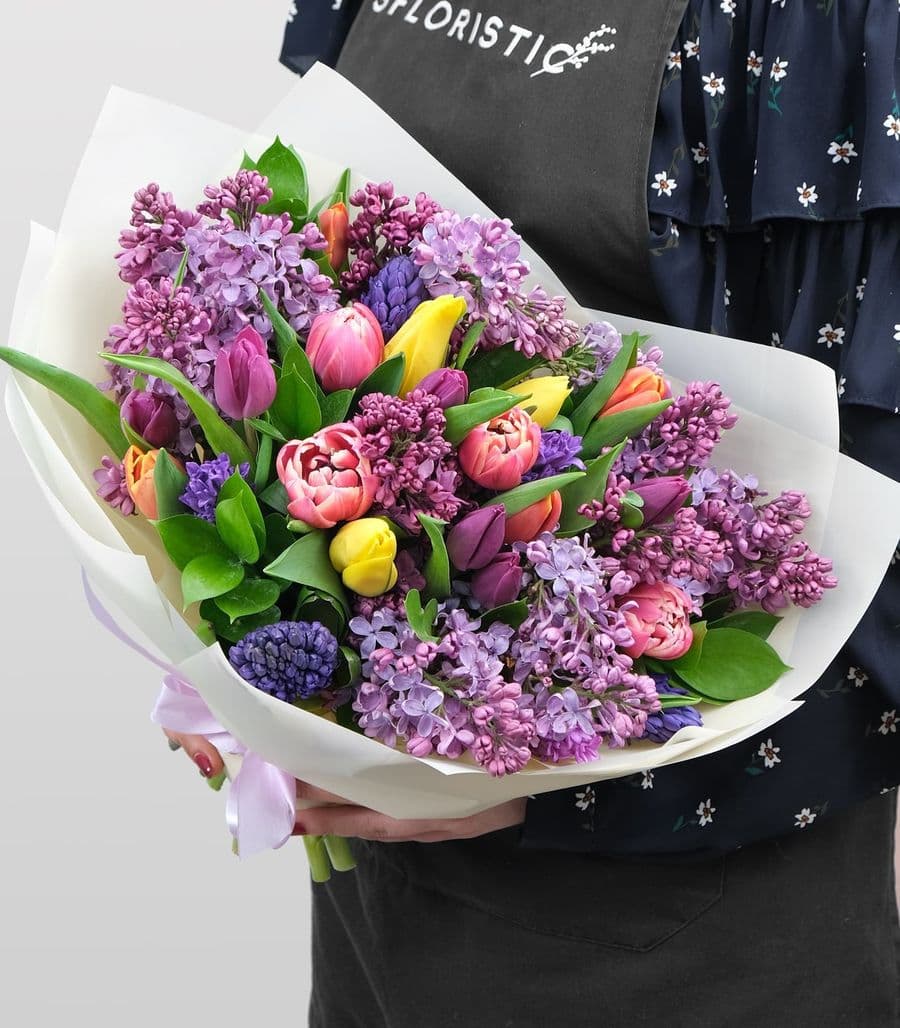 Букет из Сирени, Тюльпанов и Гиацинтов «Яркое лето»
