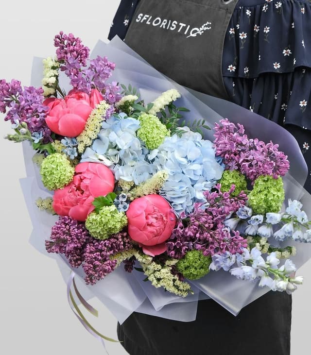 Букет из Пиона, Сирени и Гортензии «Остров любви» Букет из Пиона, Сирени и Гортензии «Остров любви»