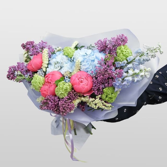 Букет из Пиона, Сирени и Гортензии «Остров любви» Букет из Пиона, Сирени и Гортензии «Остров любви»