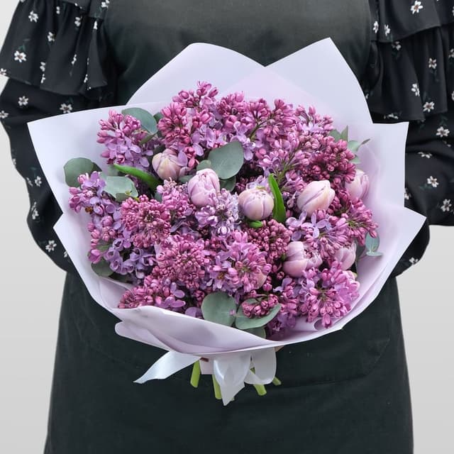 Букет из Сирени и Пионовидных Тюльпанов «Сиреневое счастье» Букет из Сирени и Пионовидных Тюльпанов «Сиреневое счастье»