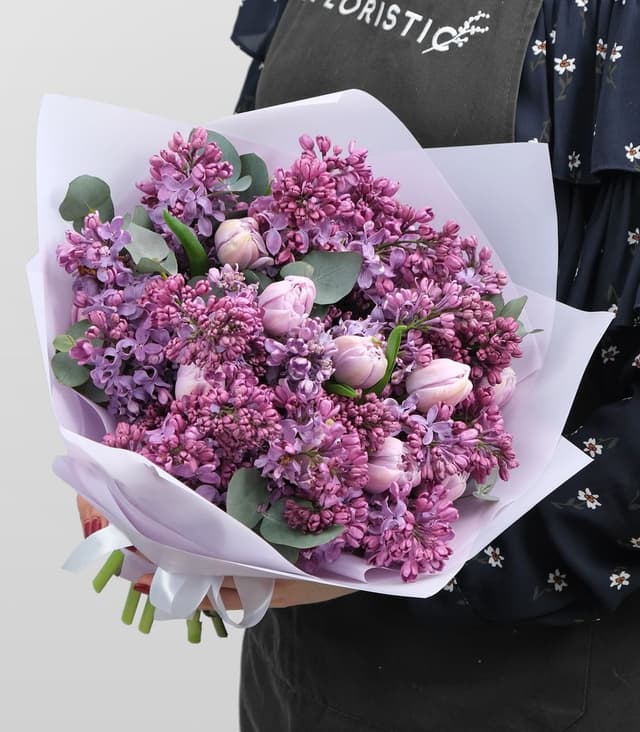 Букет из Сирени и Пионовидных Тюльпанов «Сиреневое счастье» Букет из Сирени и Пионовидных Тюльпанов «Сиреневое счастье»