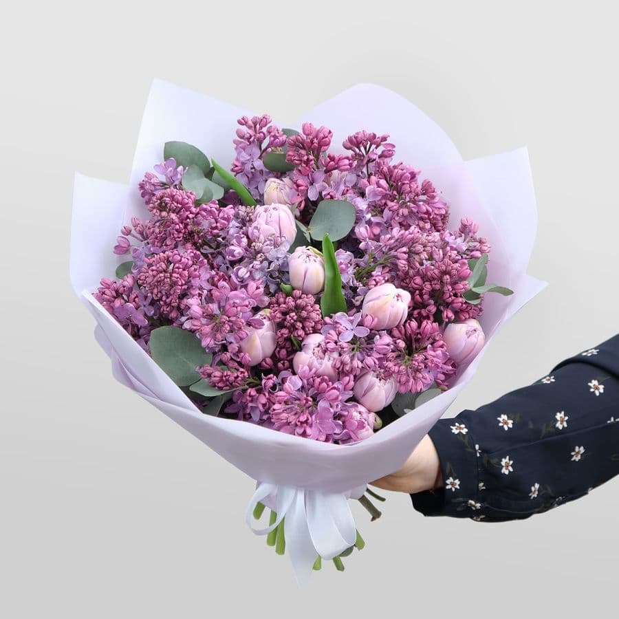 Букет из Сирени и Пионовидных Тюльпанов «Сиреневое счастье»