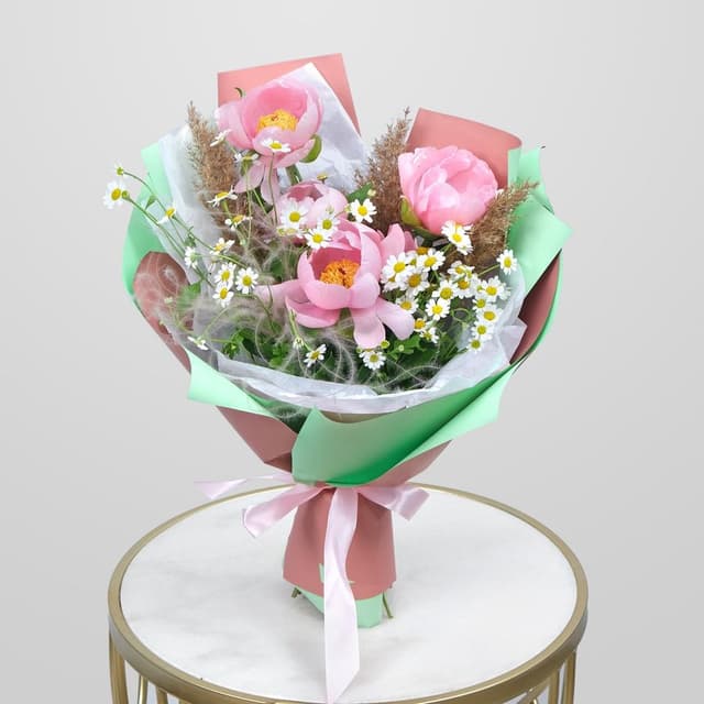 Букет из Пиона и Ромашки «Веселая лужайка» Букет из Пиона и Ромашки «Веселая лужайка»
