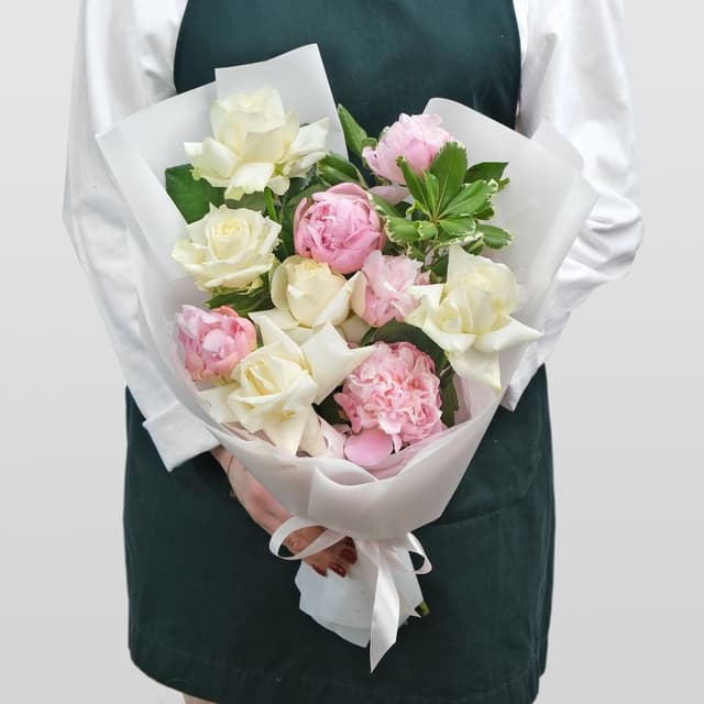 Букет из Пионов и Питтоспорума «Красочное лето» Букет из Пионов и Питтоспорума «Красочное лето»