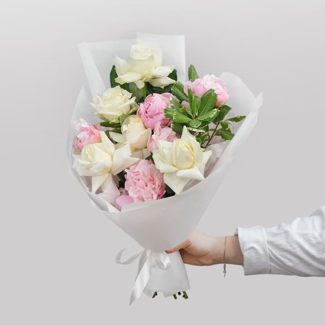 Букет из Пионов и Питтоспорума «Красочное лето» Букет из Пионов и Питтоспорума «Красочное лето»