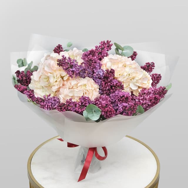 Букет из Гортензий и Сирени «Невесомые облака» Букет из Гортензий и Сирени «Невесомые облака»