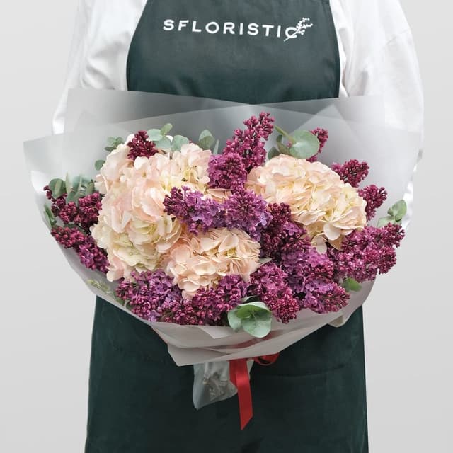 Букет из Гортензий и Сирени «Невесомые облака» Букет из Гортензий и Сирени «Невесомые облака»
