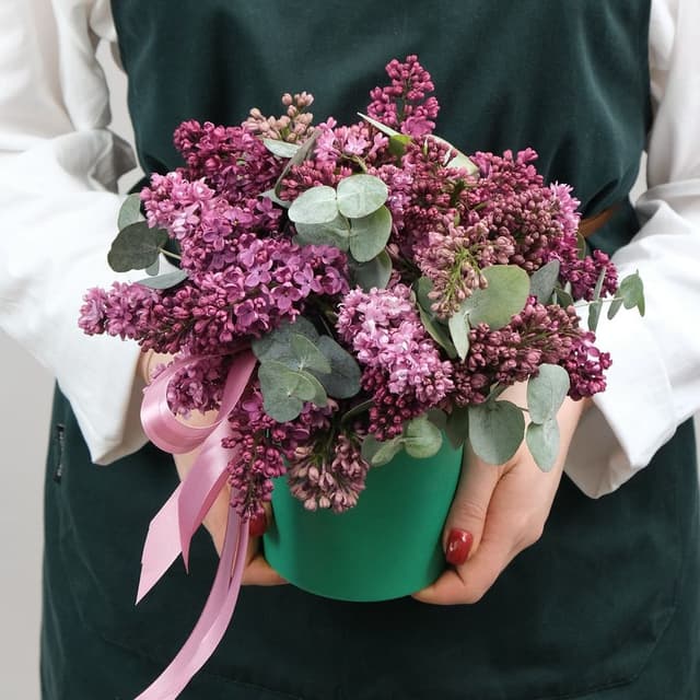 Композиция из Сирени «Виктория» с эвкалиптом Композиция из Сирени «Виктория» с эвкалиптом