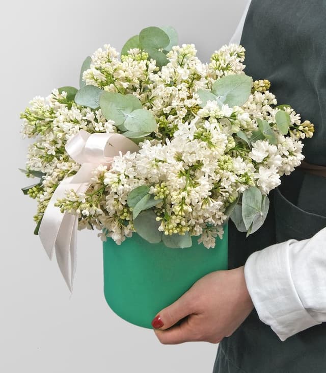 Композиция из Сирени «Женский каприз» с эвкалиптом Композиция из Сирени «Женский каприз» с эвкалиптом