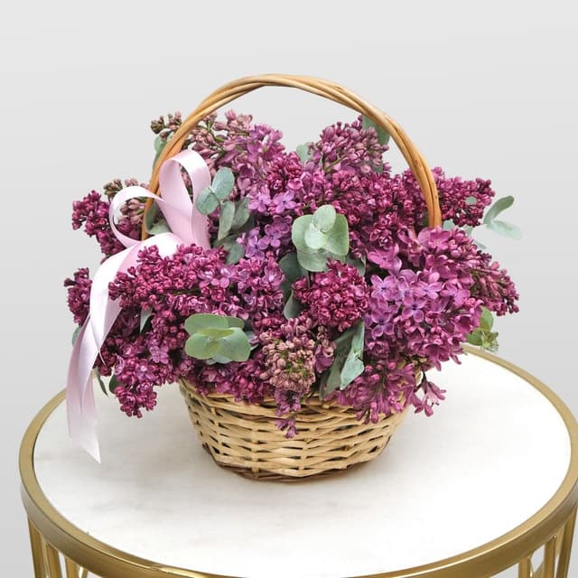 Композиция из Сирени «Корзинка счастья» с эвкалиптом Композиция из Сирени «Корзинка счастья» с эвкалиптом