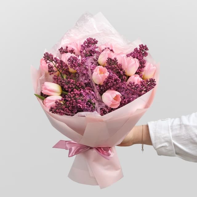 Букет из Сирени и Тюльпанов «Розовая любовь» Букет из Сирени и Тюльпанов «Розовая любовь»