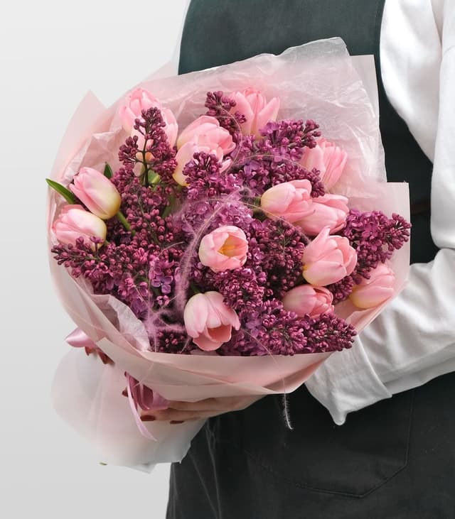 Букет из Сирени и Тюльпанов «Розовая любовь» Букет из Сирени и Тюльпанов «Розовая любовь»
