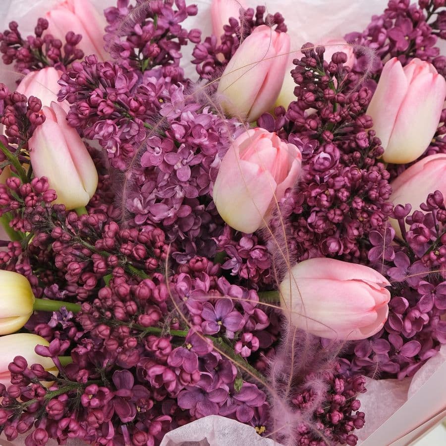 Букет из Сирени и Тюльпанов «Розовая любовь»