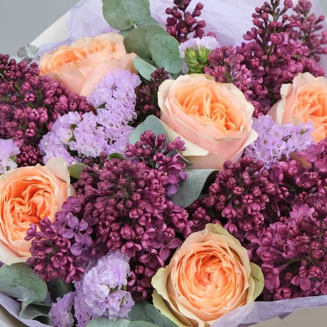 Букет из Пионовидной Розы и Сирени «Василиса» Букет из Пионовидной Розы и Сирени «Василиса»