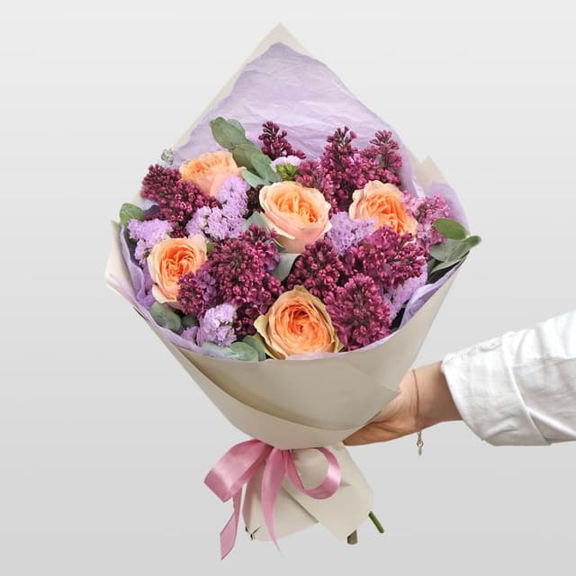 Букет из Пионовидной Розы и Сирени «Василиса» Букет из Пионовидной Розы и Сирени «Василиса»