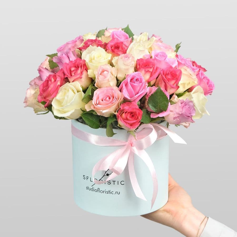 Композиция из кенийских Роз 51 шт в шляпной коробке «Рамона»