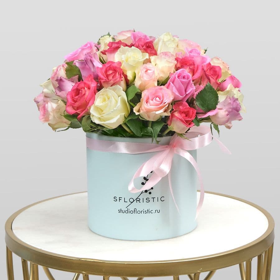 Композиция из кенийских Роз 51 шт в шляпной коробке «Рамона»