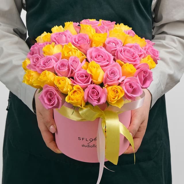 Композиция из кенийских Роз 51 шт в шляпной коробке «Джулия» Композиция из кенийских Роз 51 шт в шляпной коробке «Джулия»