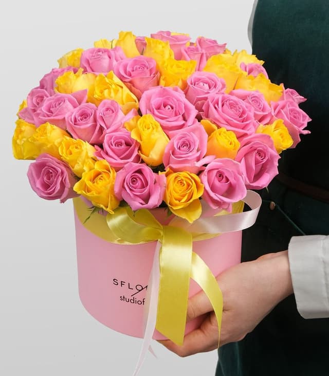 Композиция из кенийских Роз 51 шт в шляпной коробке «Джулия» Композиция из кенийских Роз 51 шт в шляпной коробке «Джулия»