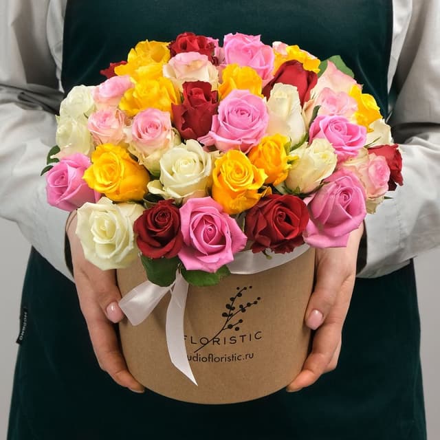 Композиция из кенийских Роз 51 шт в шляпной коробке «Беатриса» Композиция из кенийских Роз 51 шт в шляпной коробке «Беатриса»