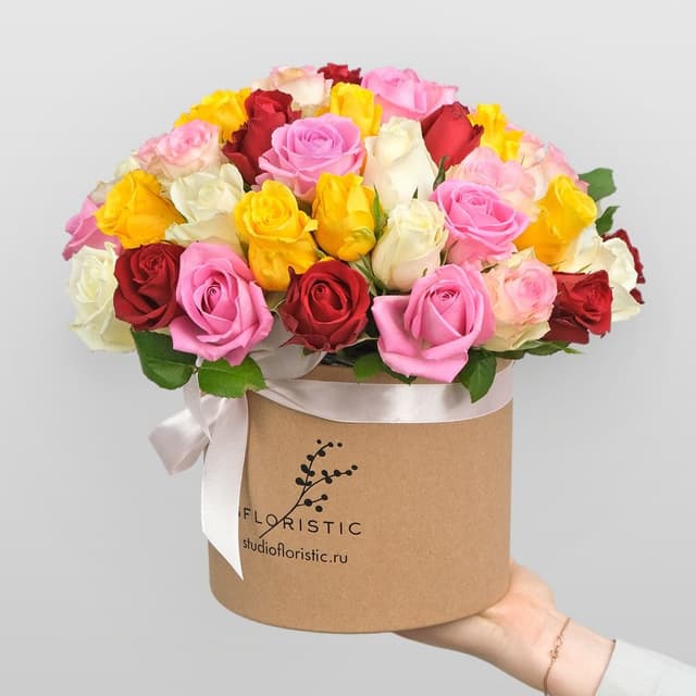 Композиция из кенийских Роз 51 шт в шляпной коробке «Беатриса» Композиция из кенийских Роз 51 шт в шляпной коробке «Беатриса»