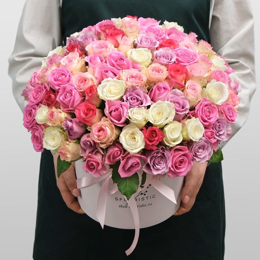 Композиция из кенийских Роз 101 шт в шляпной коробке «Мэдисон»