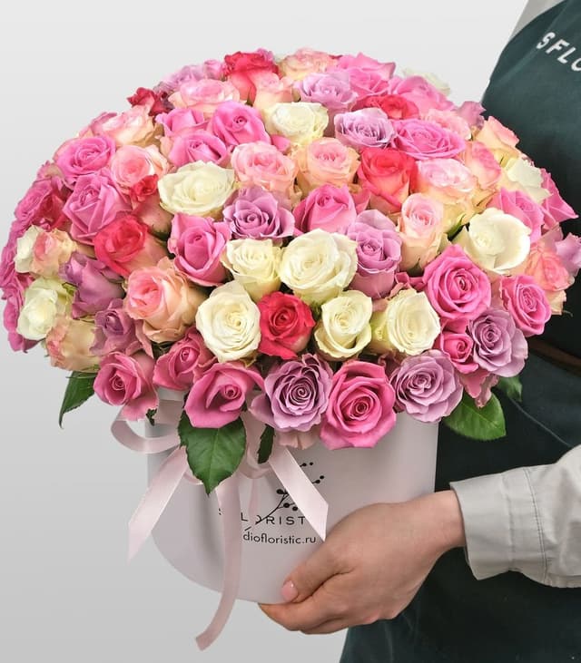 Композиция из кенийских Роз 101 шт в шляпной коробке «Мэдисон» Композиция из кенийских Роз 101 шт в шляпной коробке «Мэдисон»