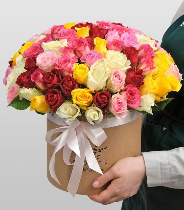 Композиция из кенийских Роз 101 шт в шляпной коробке «Мелисса» Композиция из кенийских Роз 101 шт в шляпной коробке «Мелисса»