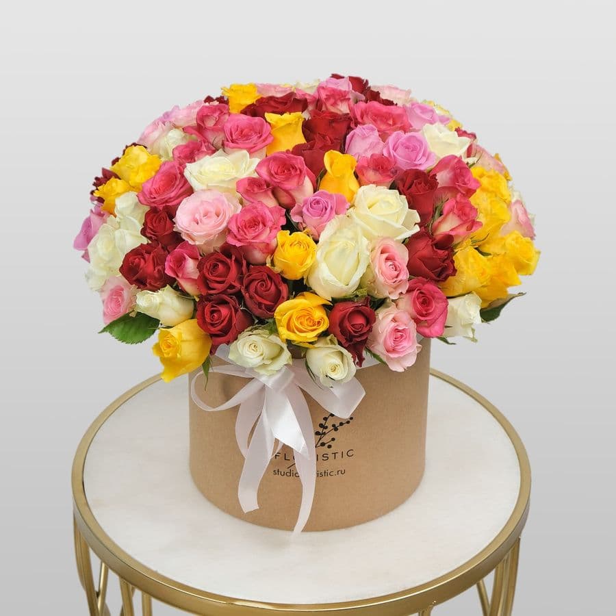 Композиция из кенийских Роз 101 шт в шляпной коробке «Мелисса»