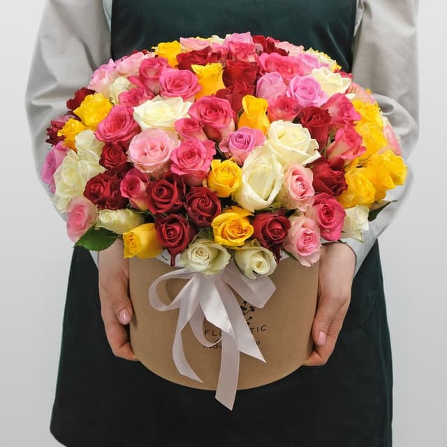 Композиция из кенийских Роз 101 шт в шляпной коробке «Мелисса» Композиция из кенийских Роз 101 шт в шляпной коробке «Мелисса»