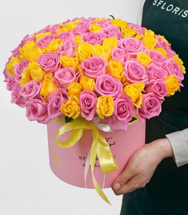 Композиция из кенийских Роз 101 шт в шляпной коробке «Утренний Рассвет» Композиция из кенийских Роз 101 шт в шляпной коробке «Утренний Рассвет»